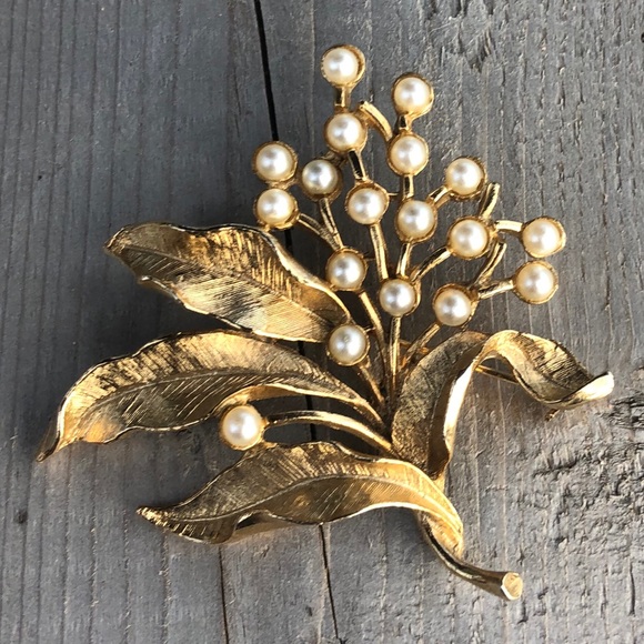 2 for $12 Vintage Gold Tone Floral Brooch Pin - Picture 7 of 7